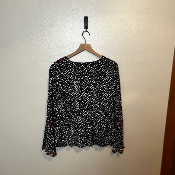 Savanna Jane Spotted Embroidered Bell-sleeve Top - Picture 4 of 7